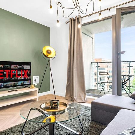 Stylish 4Th Floor 2 Bedroom En Suite City Centre Apartment With Parking By Azura Nights Birmingham Ngoại thất bức ảnh