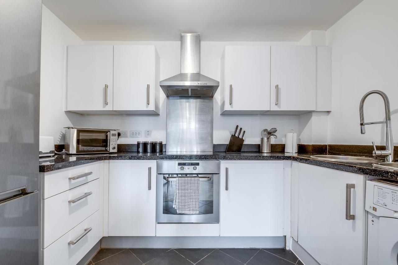 Stylish 4Th Floor 2 Bedroom En Suite City Centre Apartment With Parking By Azura Nights Birmingham Ngoại thất bức ảnh