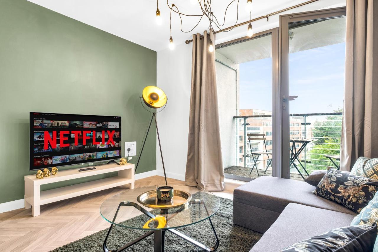 Stylish 4Th Floor 2 Bedroom En Suite City Centre Apartment With Parking By Azura Nights Birmingham Ngoại thất bức ảnh