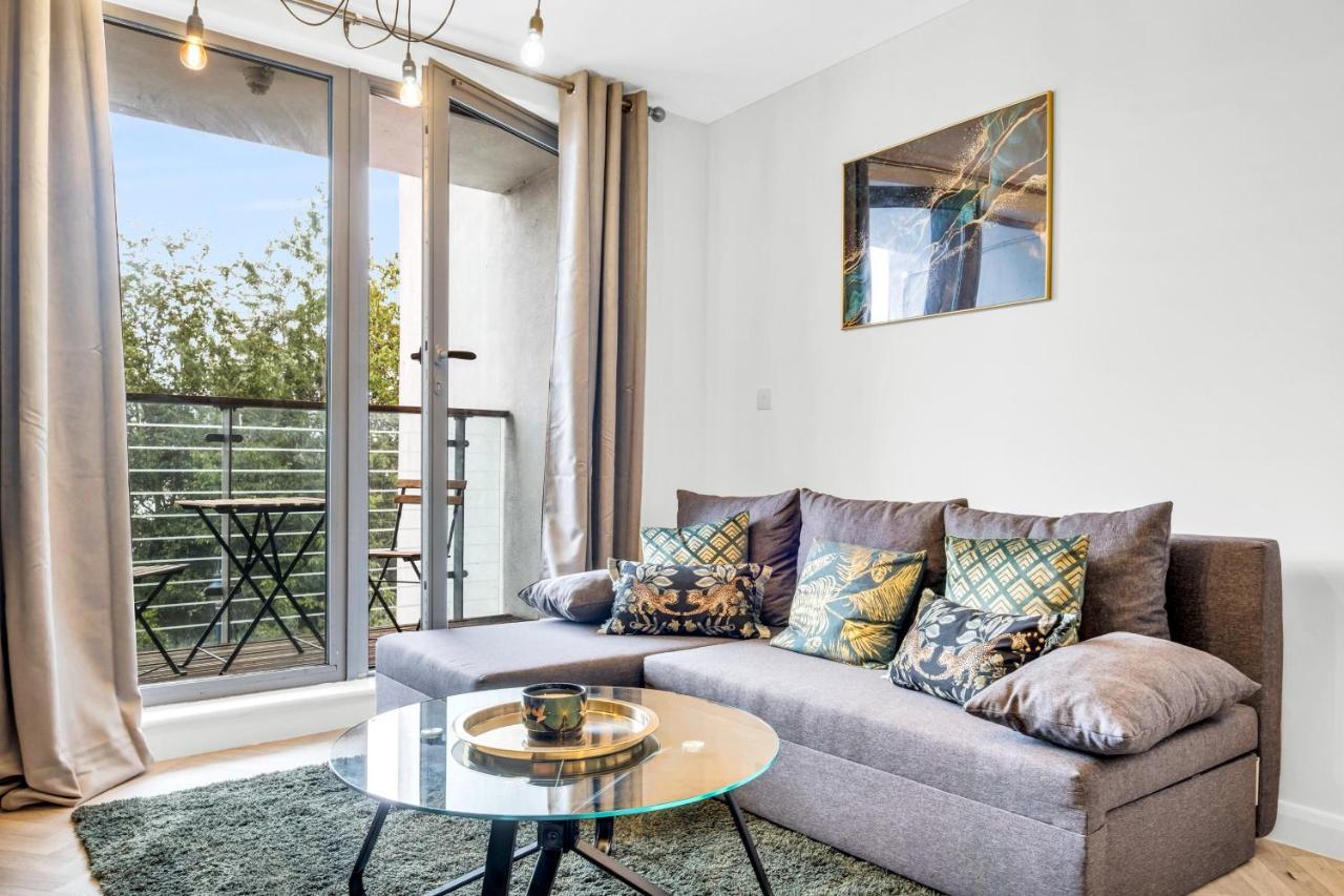 Stylish 4Th Floor 2 Bedroom En Suite City Centre Apartment With Parking By Azura Nights Birmingham Ngoại thất bức ảnh