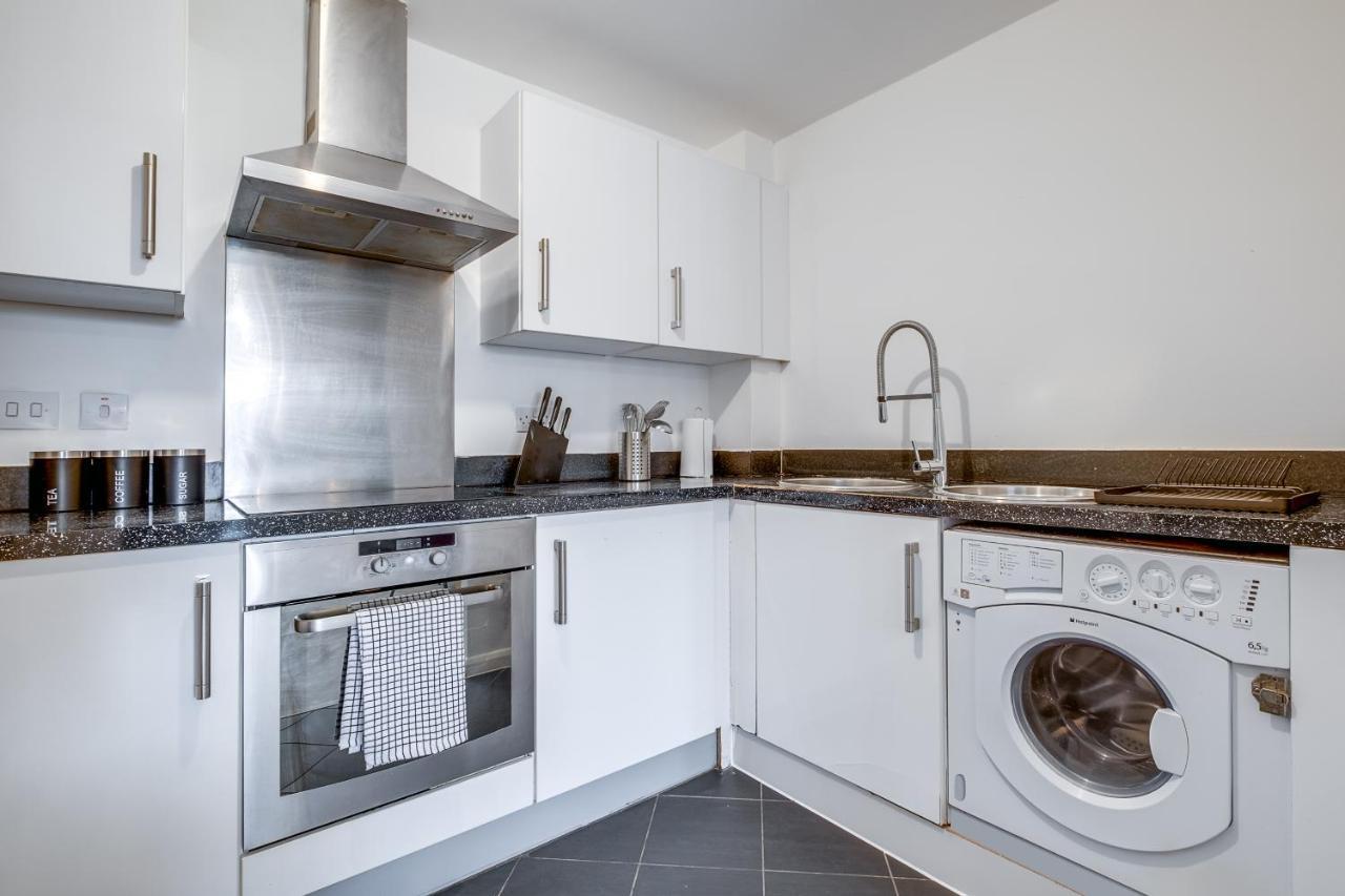 Stylish 4Th Floor 2 Bedroom En Suite City Centre Apartment With Parking By Azura Nights Birmingham Ngoại thất bức ảnh