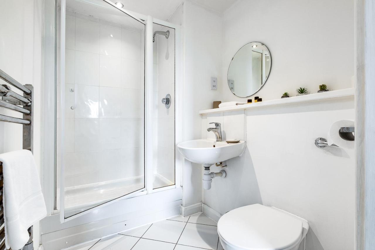 Stylish 4Th Floor 2 Bedroom En Suite City Centre Apartment With Parking By Azura Nights Birmingham Ngoại thất bức ảnh